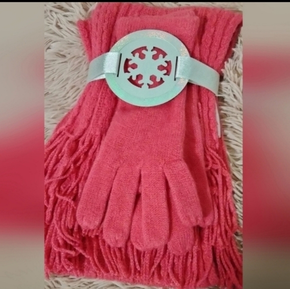 New York & Company Accessories - 🎀Hat scarf set🥶